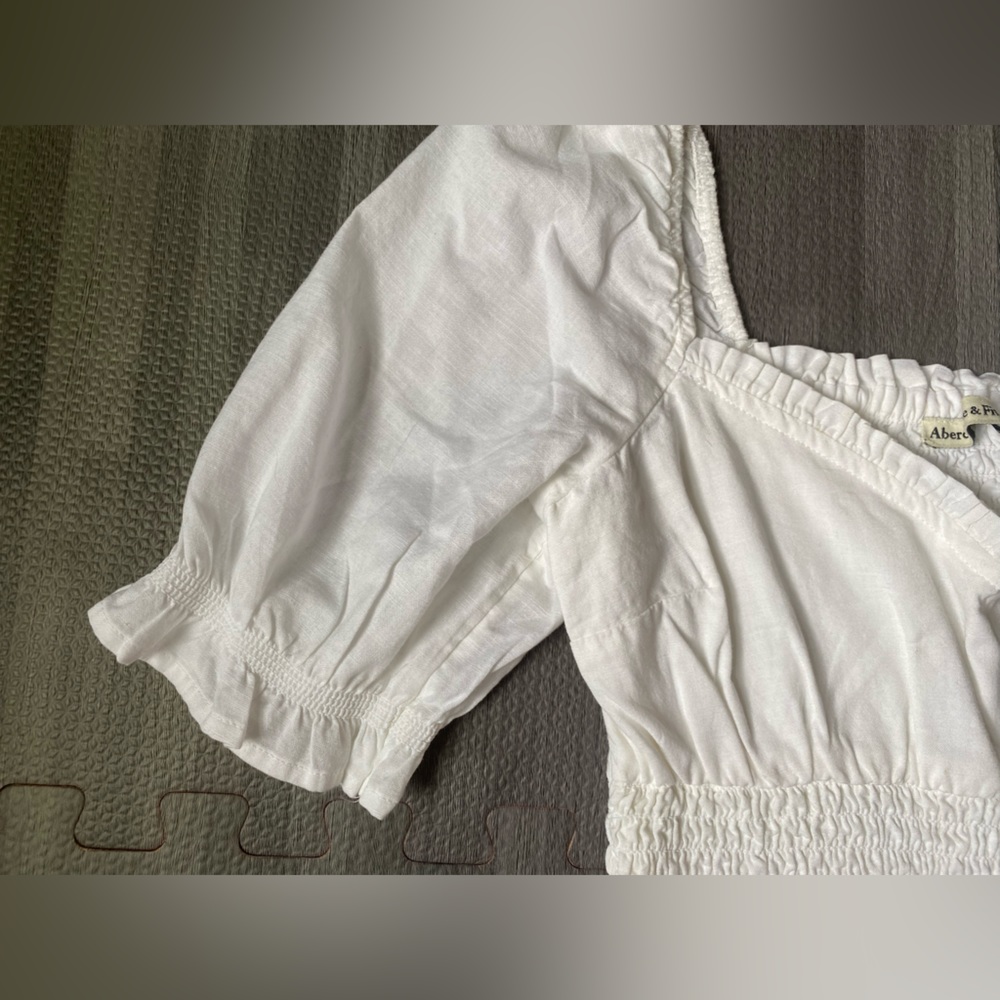 NWOT Abercrombie White Puff Sleeve Smocked Sweetheart Top - Picture 6 of 8